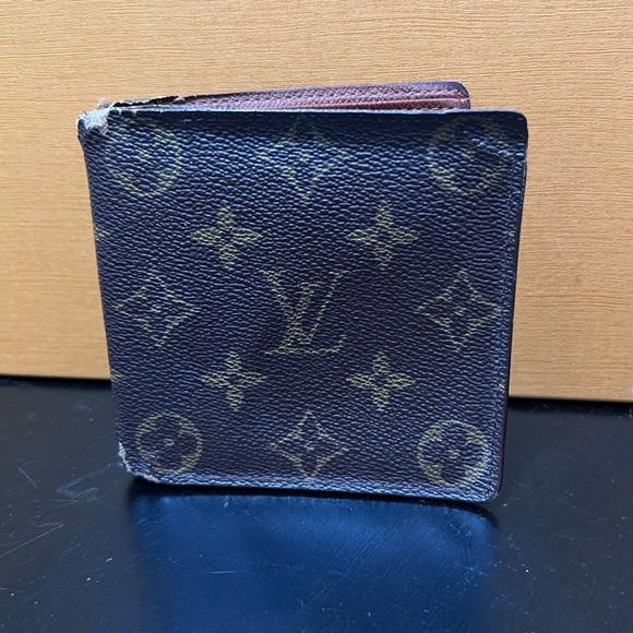 Authentic vintage LV Monogram Men’s wallet. - Picture 1 of 9